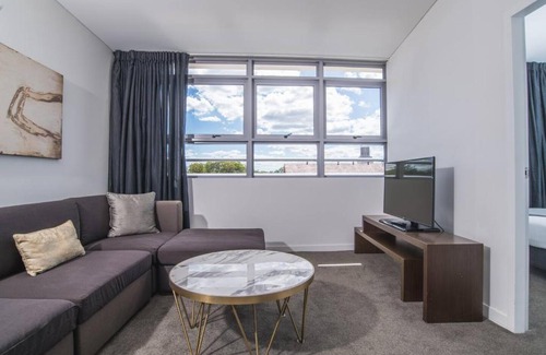 Chatswood CBD Apartment | Modern home for 4
