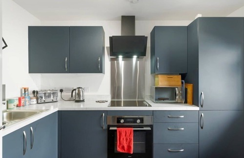 Galmpton House | Modern Home & Garden nr Brixham w/Private Parking