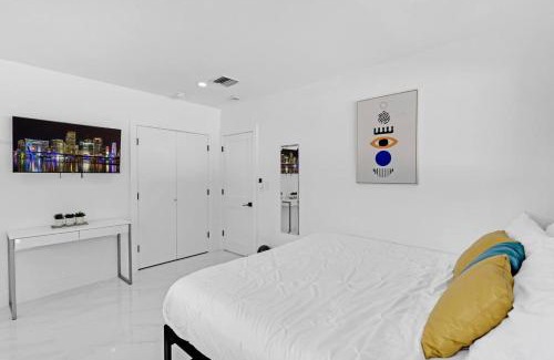 North Miami Beach Villa | Modern Home, Heated Pool Hot-Tub, 12min to Ocean