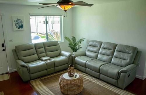 Tamiami House | Modern Home / HUGE Front Yard/ Family Friendly