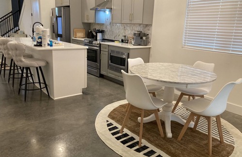 Hadley - Washington House | Modern home in a great location with fenced yard, patio, grill, AC, & W/D
