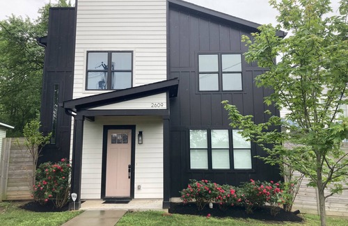 Hadley - Washington House | Modern home in a great location with fenced yard, patio, grill, AC, & W/D