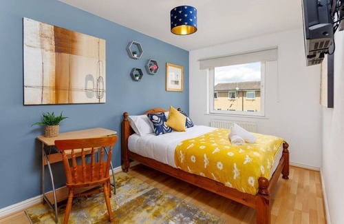 Chorlton-on-Medlock House | Modern Home in Manchester | 53 Degrees Property | Ideal for Business - Sleeps 7!