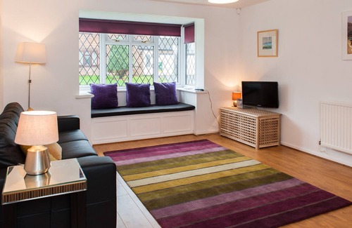 Melingriffith House | Modern home in peaceful location