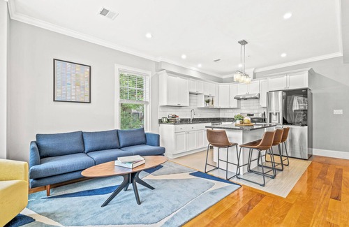 Dorchester House | Modern home-like 3BR2BA Retreat/Minutes to T