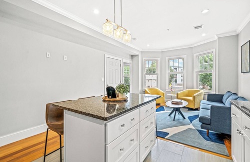 Dorchester House | Modern home-like 3BR2BA Retreat/Minutes to T