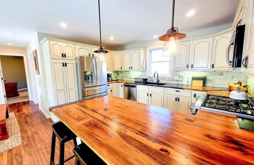 Waterbury House | Modern home, minutes to Waterbury, Stowe, and Sugarbush