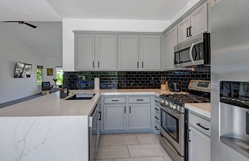 Vista Norte House | Modern Home Near Downtown Palm Springs Private Backyard with Pool Hot Tub