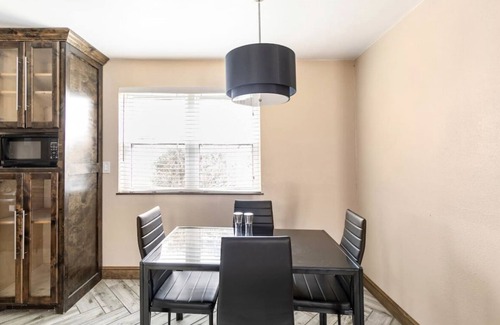 Buckner Terrace - Everglade Park House | Modern Home near DowntownnPool Tablebreeze