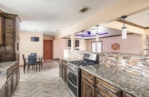 Buckner Terrace - Everglade Park House | Modern Home near DowntownnPool Tablebreeze