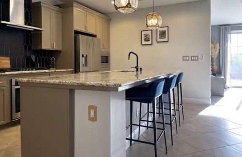 Fresno House | Modern home near hwy99 & Yosemite newly renovated!