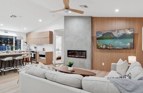 New Papago Parkway House | Modern Home Near Old Town