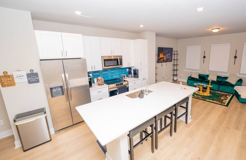 Sheffield Park Hotel | Modern Home near Plaza Midwood
