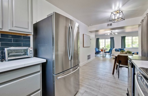 West San Jose Apartment | Modern Home near Santana Row, San Jose
