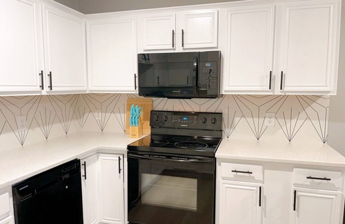 South Arlington House | Modern home, perfect for extended stay. Pets friendly