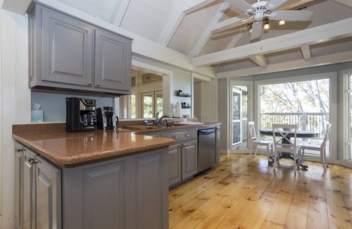 Flat Rock House | Modern Home Private with Beautiful Mountain Views & Fire Pit
