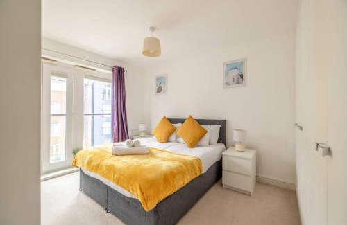 Langley Marish House | Modern Home - Slough, Heathrow, Pinewood - Parking