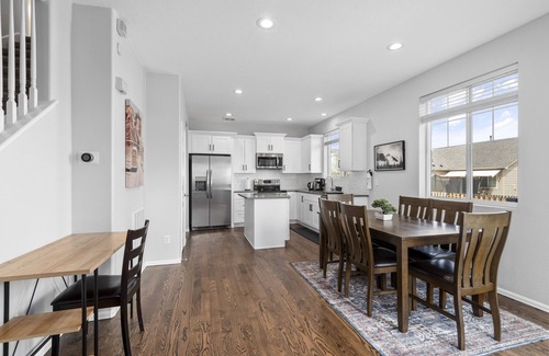 Aurora House | Modern Home w/2 Private Suites & Family-Friendly Amenities - 15 Mins to DIA