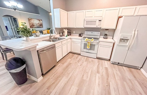 Eagle Pointe South House | Modern Home w/Pool close to Disney Florida theme parks