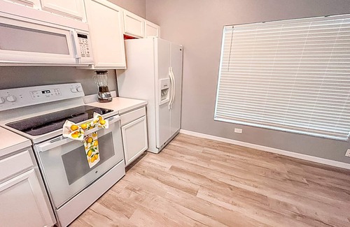 Eagle Pointe South House | Modern Home w/Pool close to Disney Florida theme parks