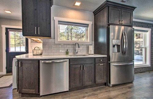 Helena House | Modern Home w/Wooded Views: 10 Mi Outside Helena!
