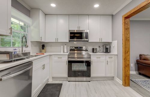 Belvedere Park House | Modern Home w/Yard Near ATL Attractions!