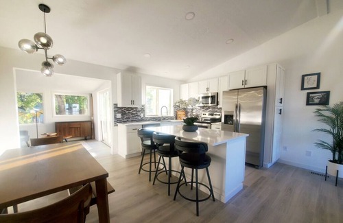 East Central House | Modern Home with Game Room, Private Yard, Panoramic Views, 5B Sleeps 8+