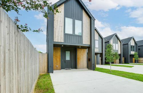 Northeast Houston House | Modern Home with Private Yard in Northeast H-Town!