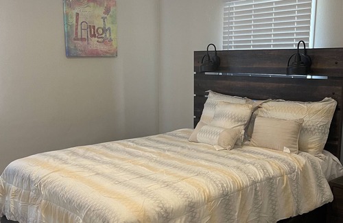 Lynwood House | Modern & Homely 3 BD 15 minutes from Airports, Beaches, DTLA & more