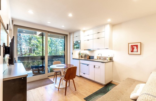 Truckee Hotel | Modern Hotel-Style Studio - Timber Creek Lodge #210 by RedAwning Save 10% on 3 Nights, 15% on 5 Nights!