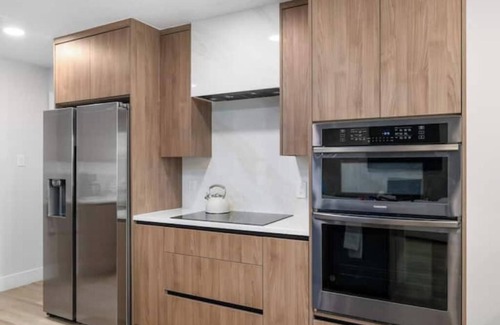 Grand Prairie House | Modern house by ATT,6 flags-DFW-downtown Dallasnn