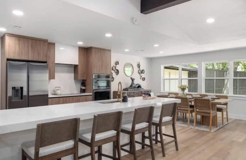 Grand Prairie House | Modern house by ATT,6 flags-DFW-downtown Dallasnn