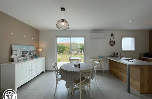 La Barre-de-Monts Cottage | Modern house in La Barre-de-Monts with terrace and parking