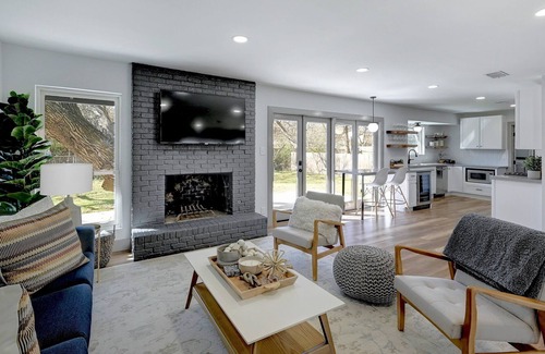 North Austin Civic Association House | Modern House Getaway Close to Q2 Stadium and the Domain