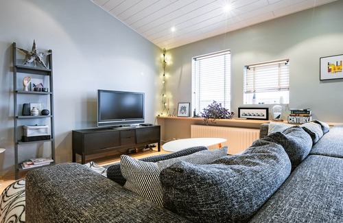 Hafnarfjordur House | Modern house in Reykjavik area, great location to see the Northern Lights
