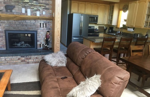 Dollar Point House | Modern House Ski Lease or short term, New Hot Tub&Gas Insert, by Nordic Center