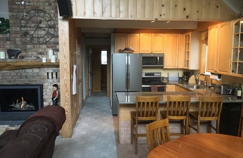 Dollar Point House | Modern House Ski Lease or short term, New Hot Tub&Gas Insert, by Nordic Center
