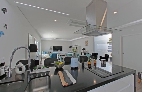 Seixal Villa | Modern House w/Private Heated Pool, Interior garden & Parking - Casa do Sul