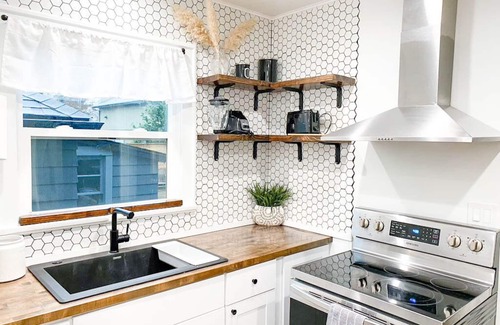 Grants Pass House | Modern House, Walk To Historic Downtown!