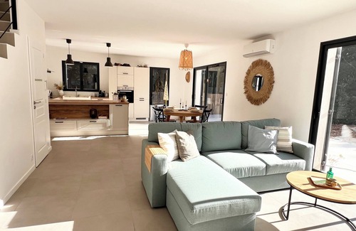 Venasque House | Modern house with heated swimming pool 25 + garden and plutonic