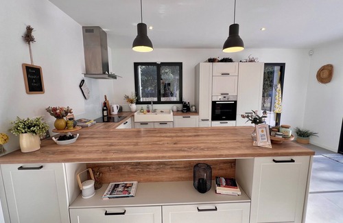 Venasque House | Modern house with heated swimming pool 25 + garden and plutonic