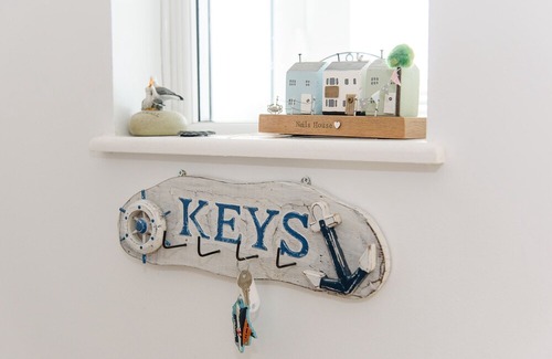 Looe House | Modern house with lovely river views of Looe river