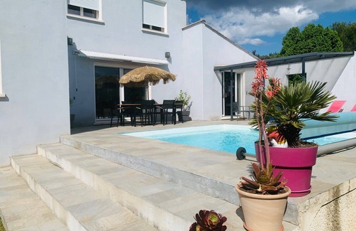 Poulx House | Modern house with swimming pool near the Pont du Gard. Peace, nature and heritage!