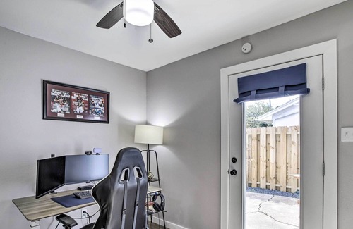 Garden Oaks House | Modern Houston Duplex < 9 Mi to The Galleria!