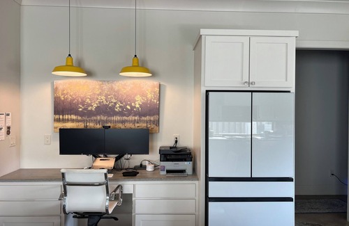 Shenandoah House | Modern Industrial 3-bedroom pet friendly work space near Women’s Hospital