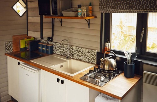 Nolton Apartment | Modern & Inviting Shepherd`s Hut Near Pembrokeshire Coast