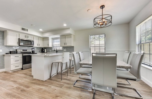 Northside House | Modern Jacksonville Home - Close to River!