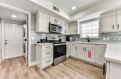 Northside House | Modern Jacksonville Home - Close to River!