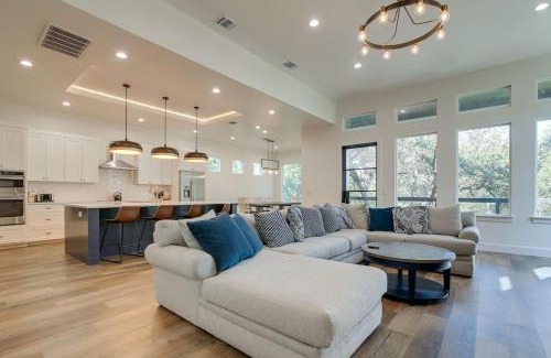 Kingsland House | Modern Kingsland Home with River Access & Kayaks home