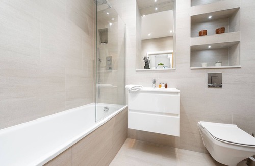 Grove Apartment | Modern Kingston Home close to Hampton Court Palace by UnderTheDoormat
